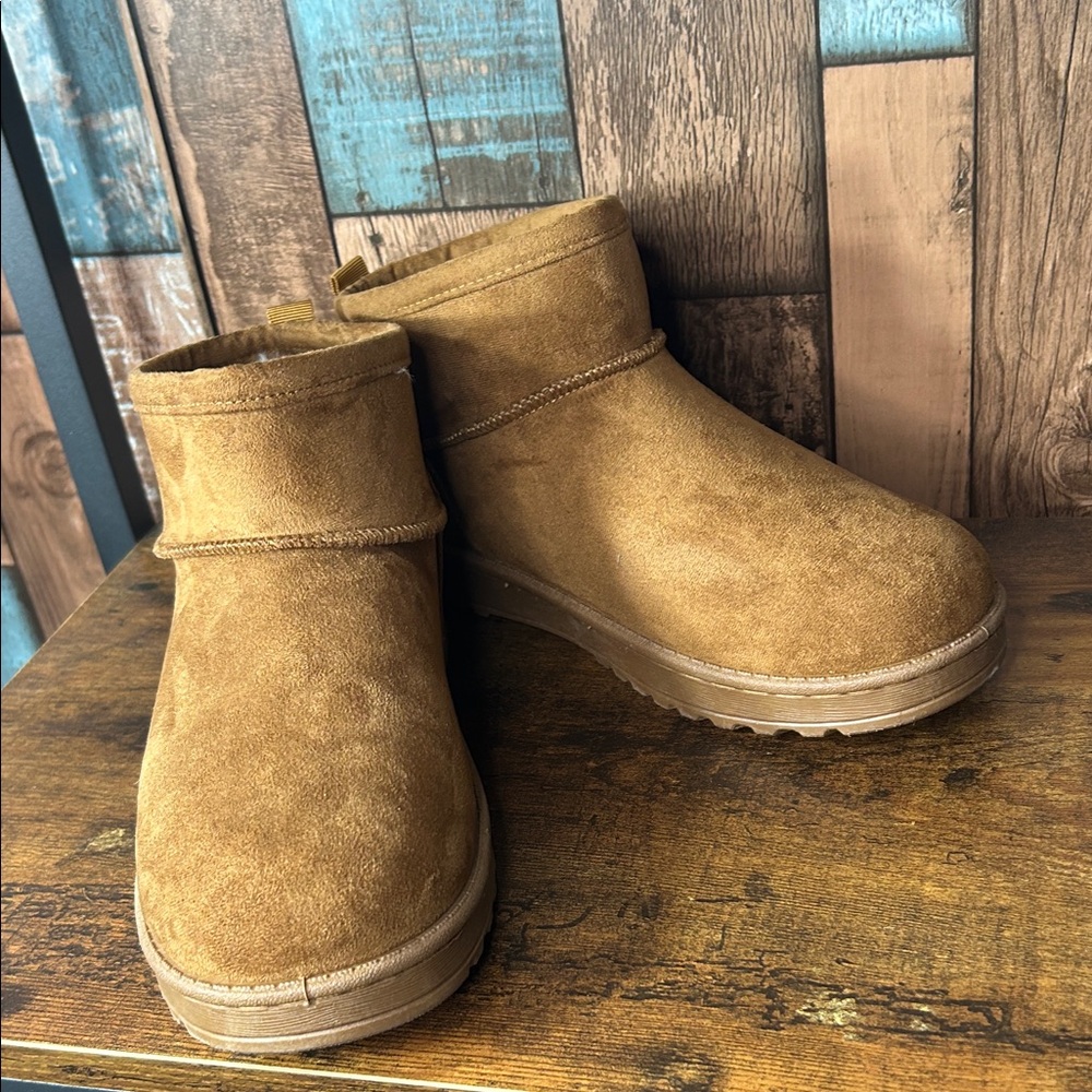SO Chestnut Brown Faux-Suede Cozy Ankle Boots with Cream Fleece Lining